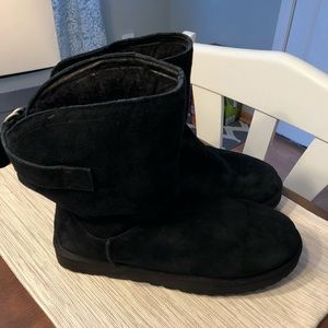 UGG Remora Black Short Boot